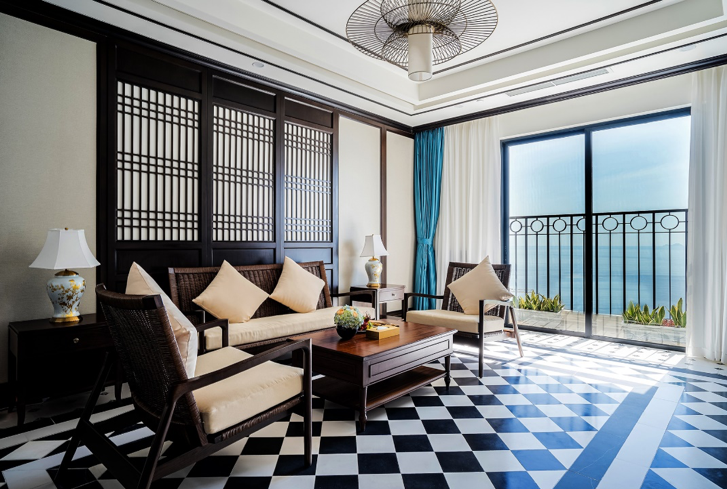 Phòng Royal Suite hướng biển tại khách sạn Potique